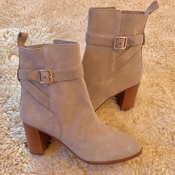 NWOB Coach Olivia Suede Bootie in Oatmeal Sz 11 - Picture 5 of 15